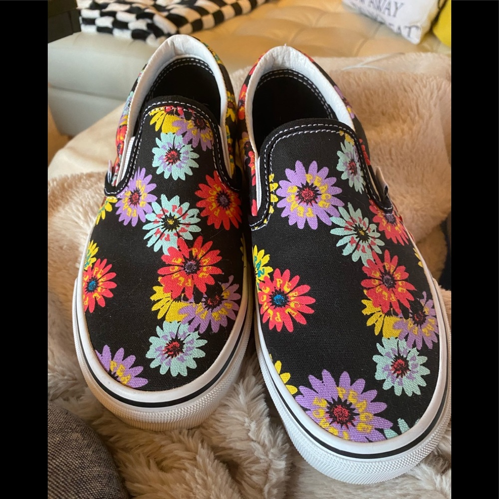 Classic Slip-on Vans - Peace Flower